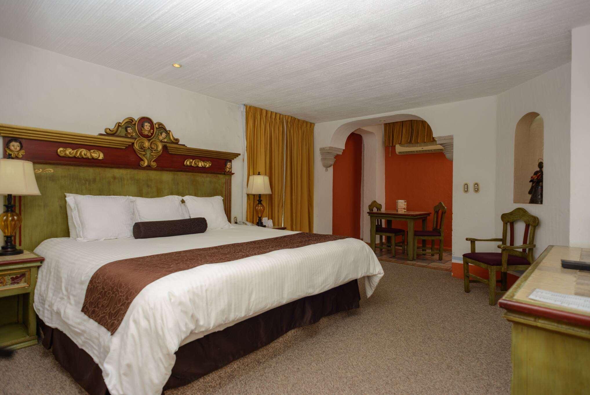 Howard Johnson By Wyndham Morelia Calle Real Exterior photo